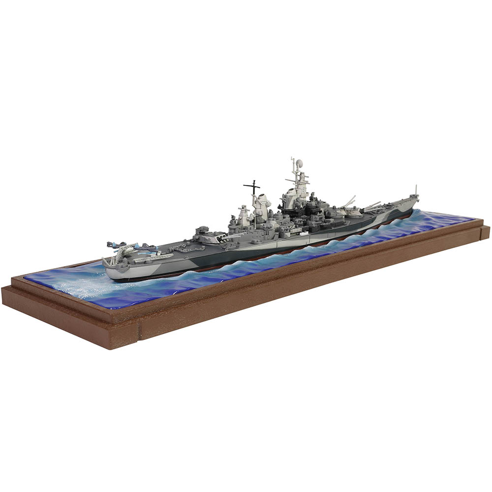 Iowa Class Battleship, USS Missouri (BB-63), Waterline display version Meausre 32/22D camouflage pattern