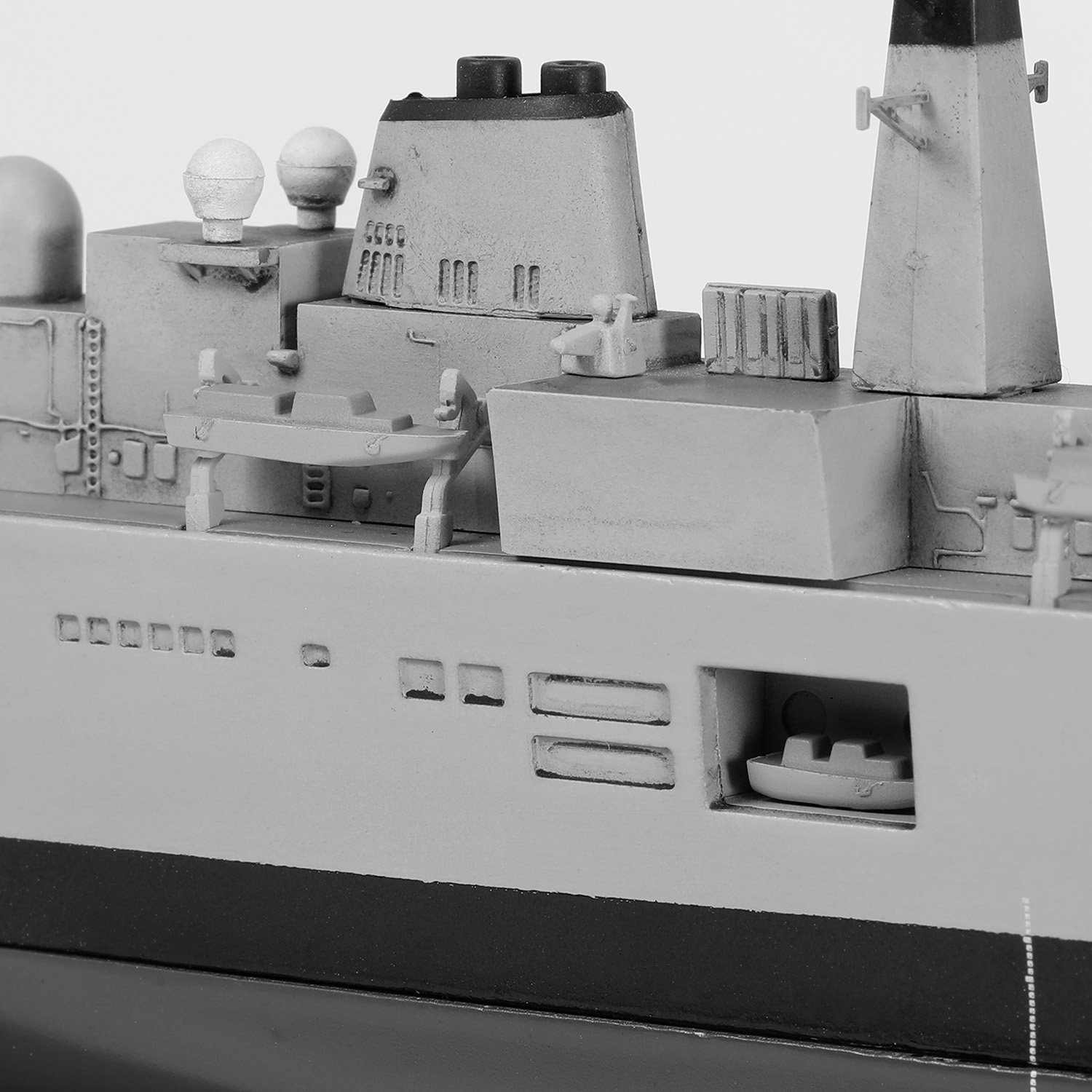 HMS Invincible(R05) Light Aircraft Carrier, Waterline edition Falklands War,1982